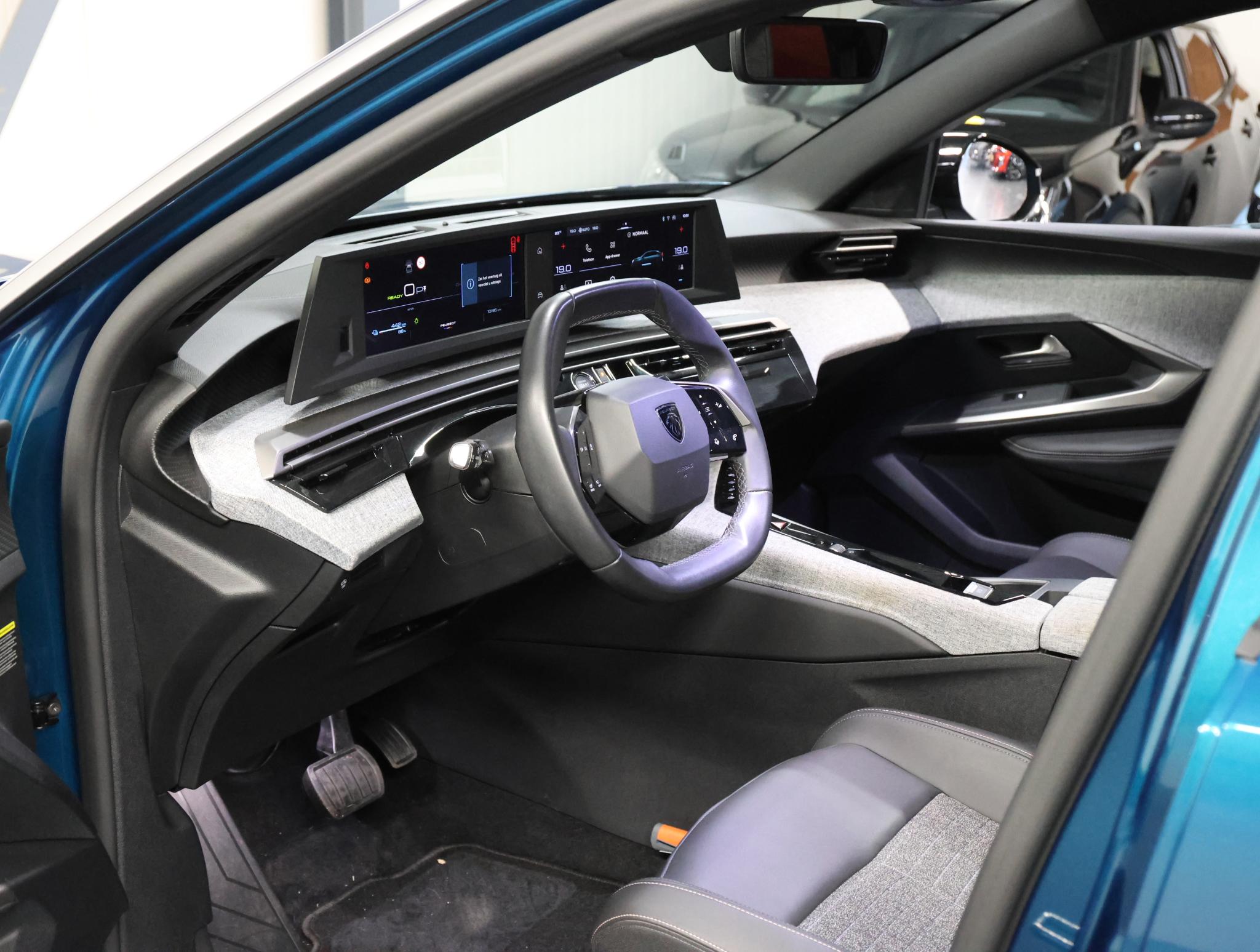 Peugeot e-3008