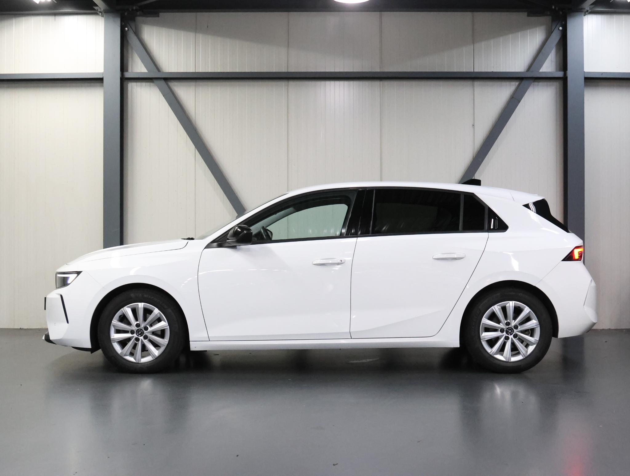 Opel Astra 1.2 Business Edition 130PK Automaat - Afbeelding 2