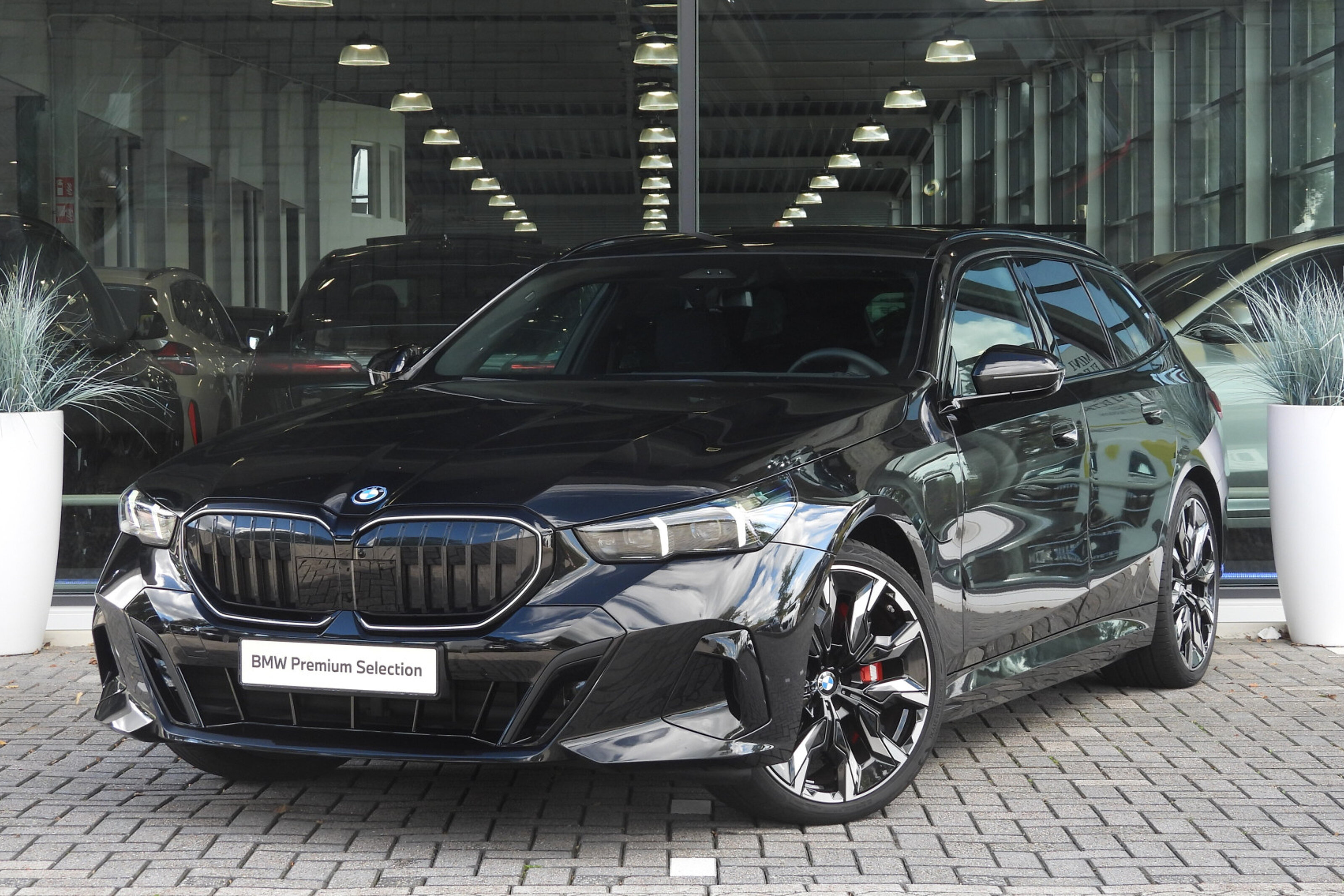 BMW 5 Serie Touring 550e xDrive M Sport Automaat