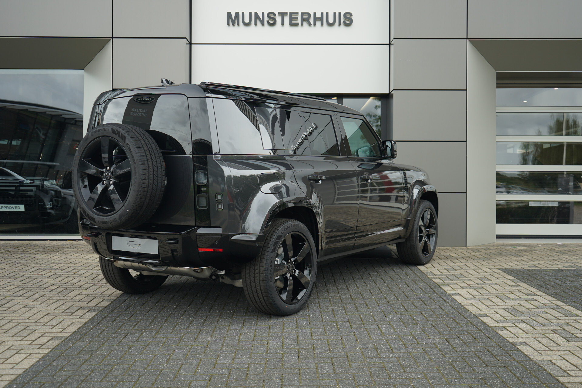 Land Rover Defender 110 2.0 P300e 110 Dynamic SE Edition - Afbeelding 2