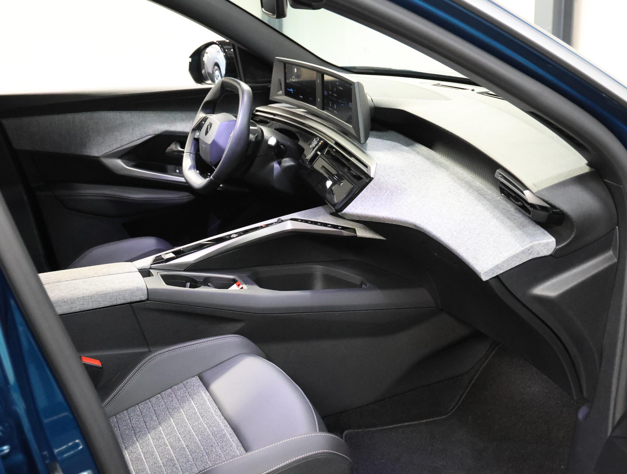 Peugeot e-3008