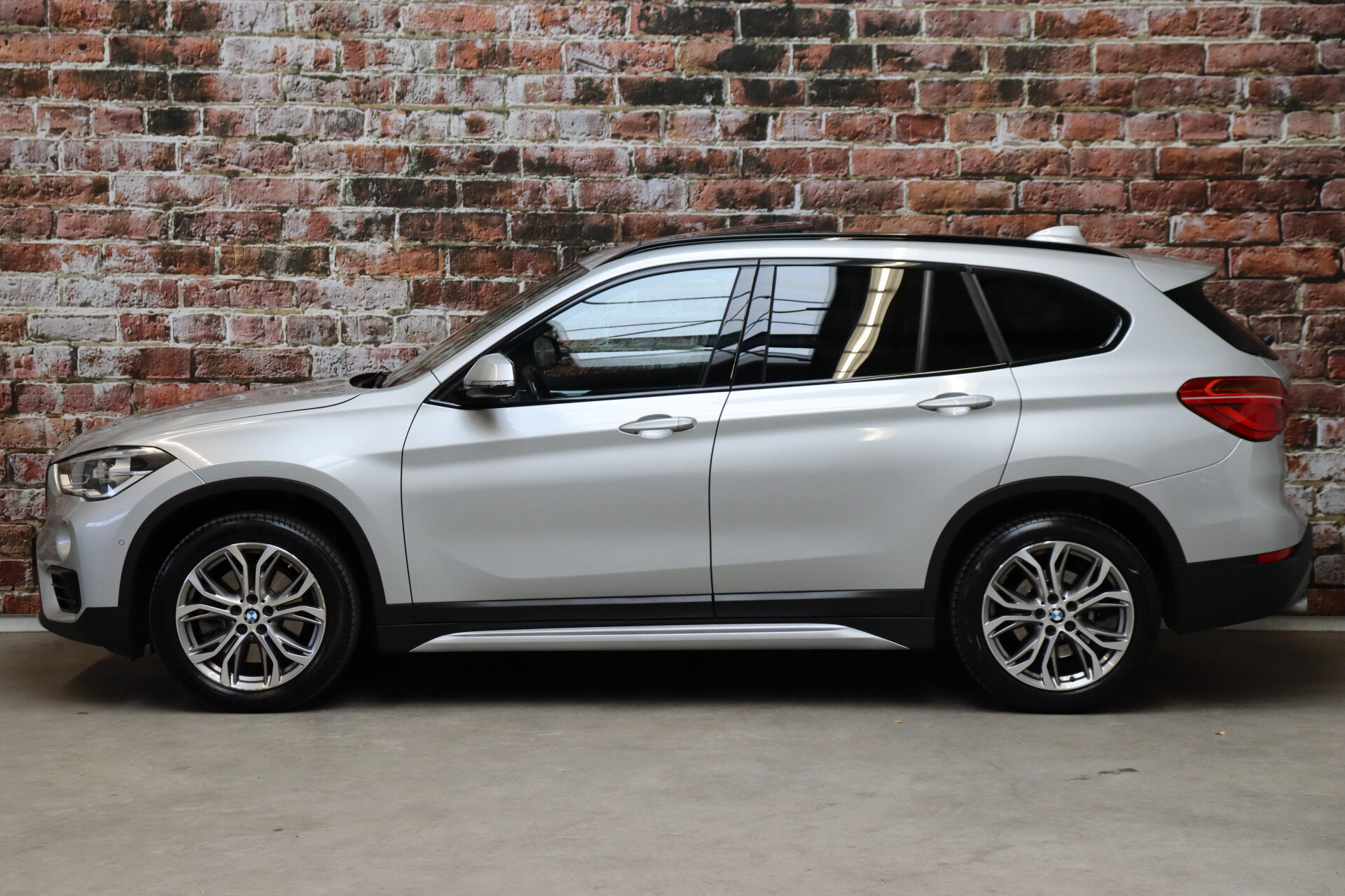BMW X1 xDrive20i High Executive Sport Line Automaat - Afbeelding 3