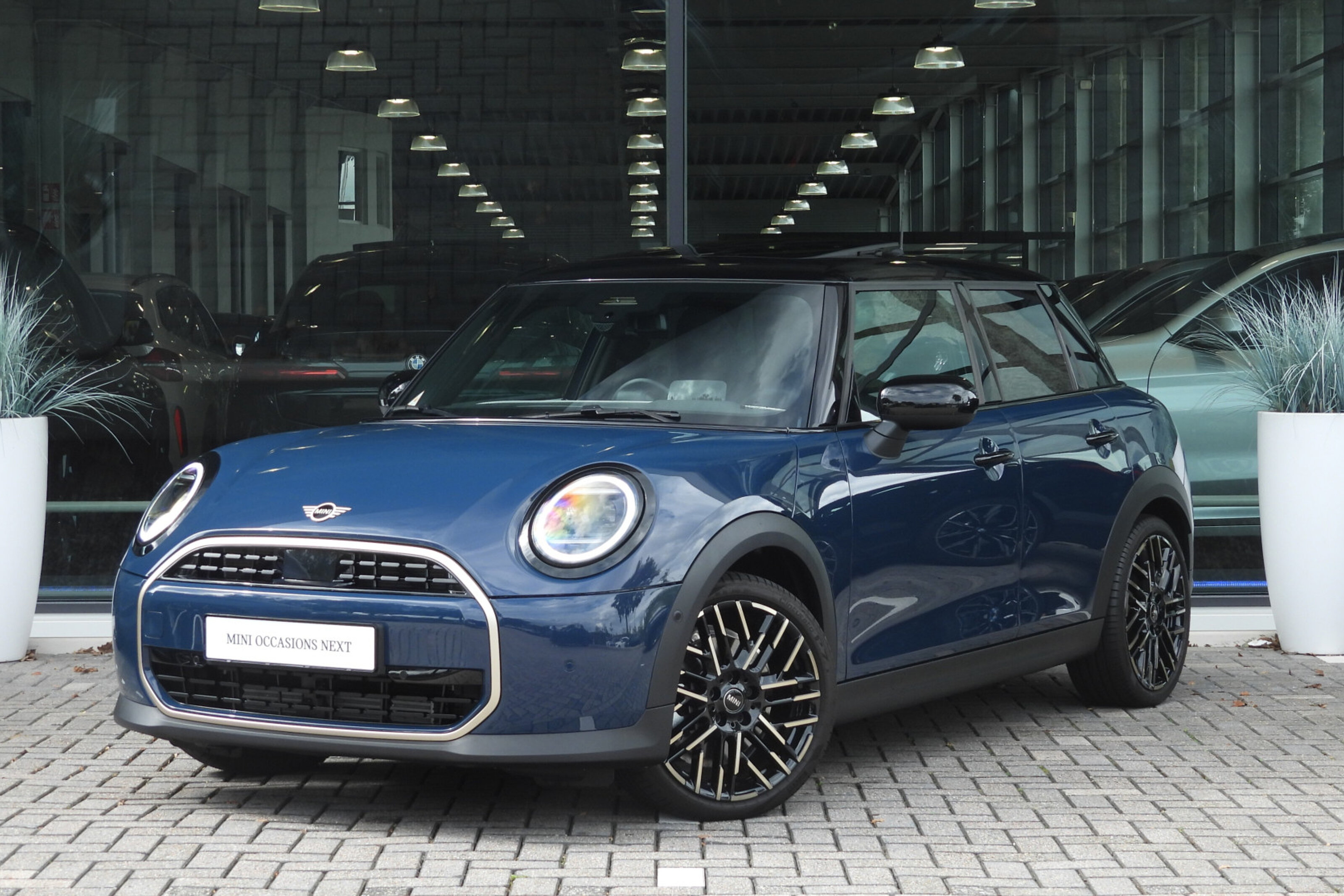MINI 5-Deurs Hatchback Cooper C Automaat / Favoured / Pakket M