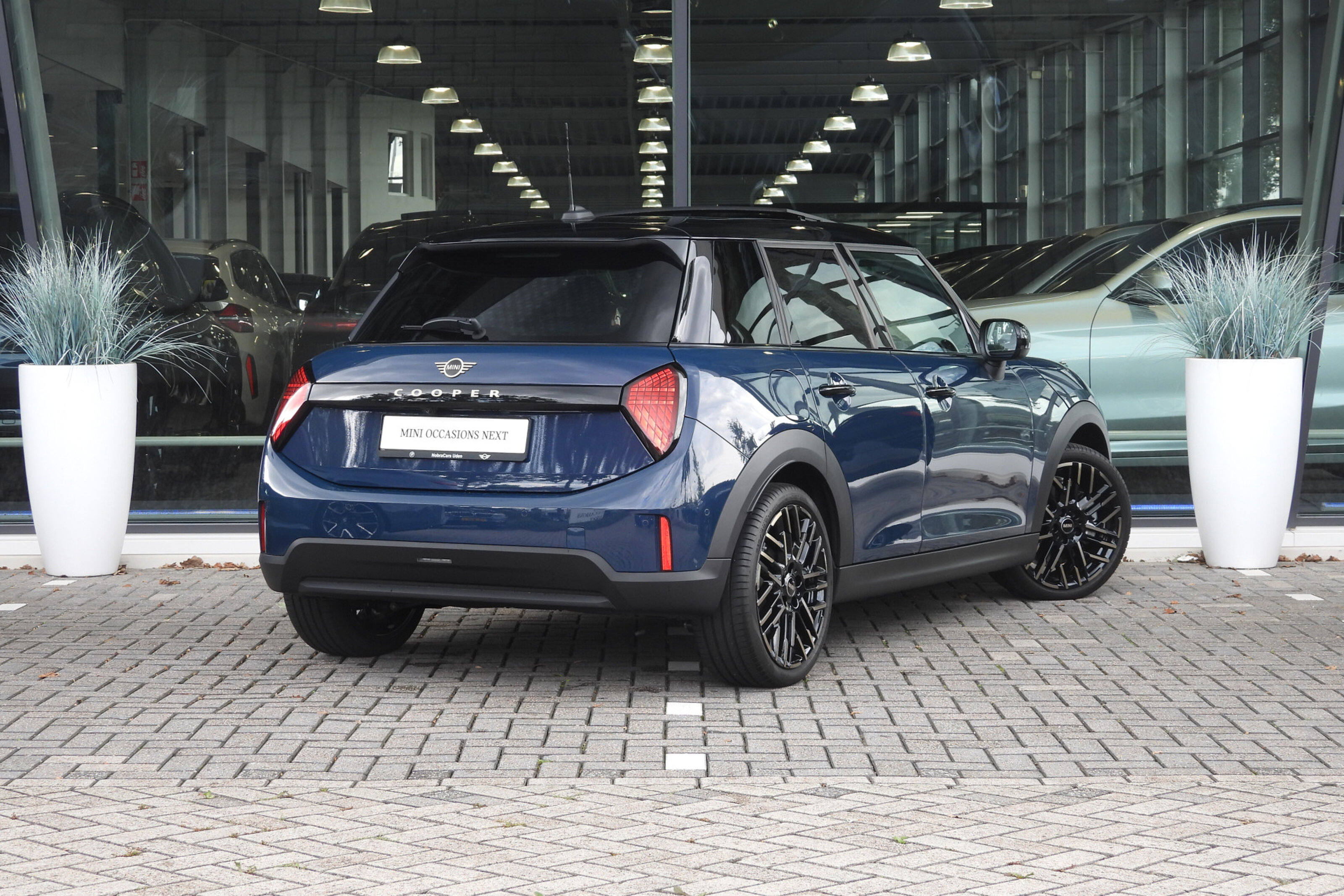 MINI 5-Deurs Hatchback Cooper C Automaat / Favoured / Pakket M