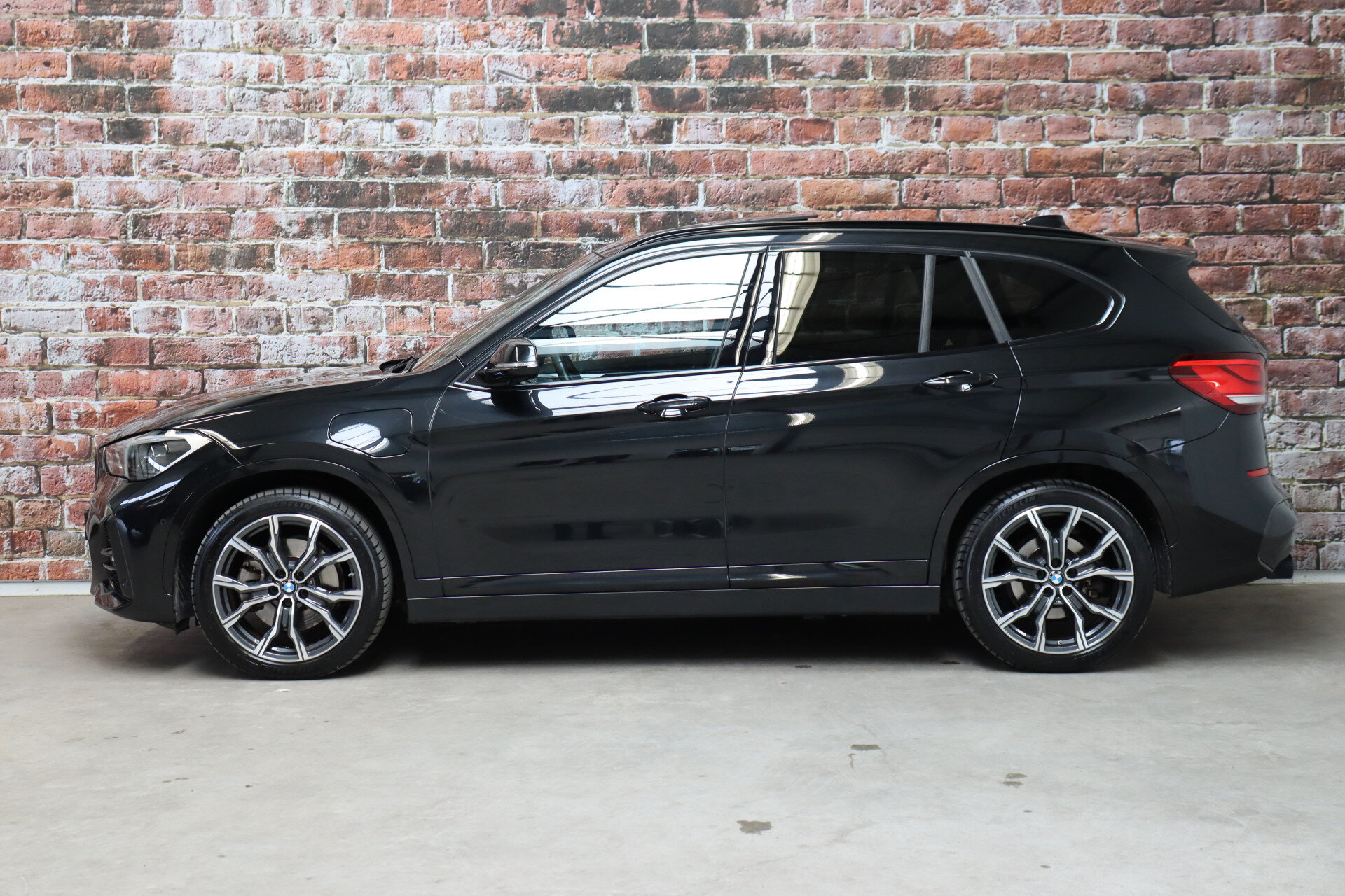 BMW X1 xDrive25e eDrive High Executive M Sport Pakket Automaat - Afbeelding 3