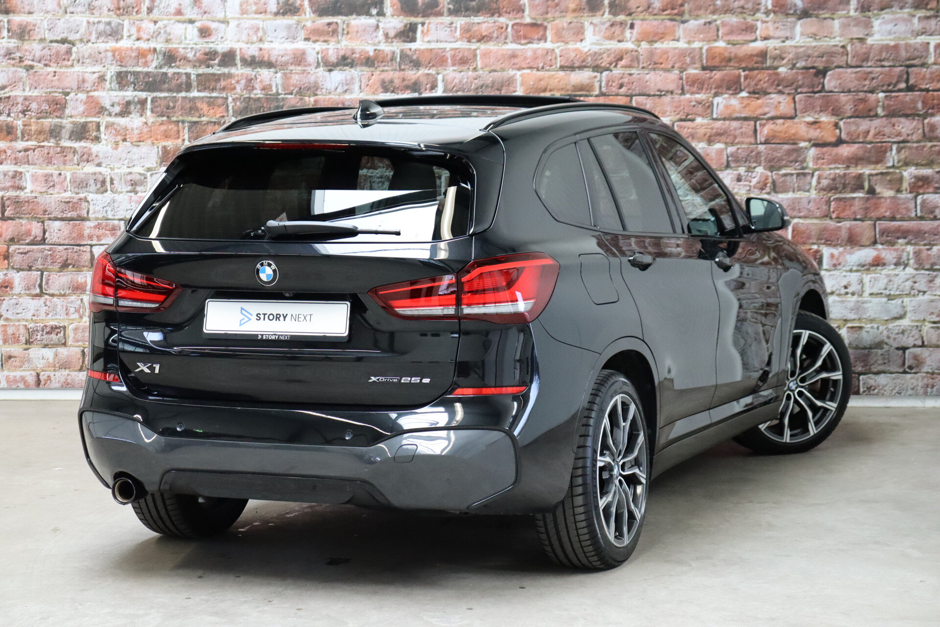 BMW X1 xDrive25e eDrive High Executive M Sport Pakket Automaat - Afbeelding 4