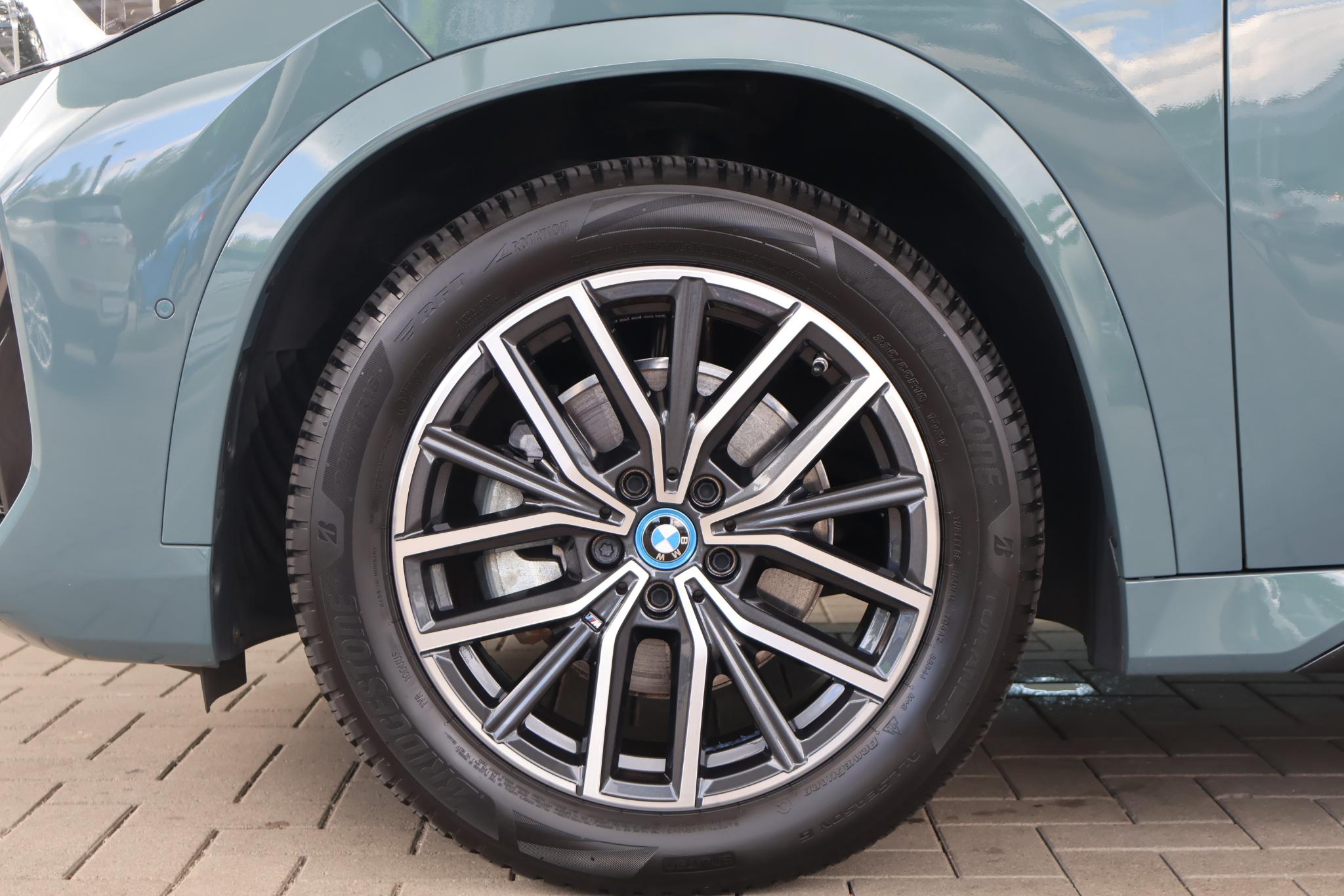 BMW iX1