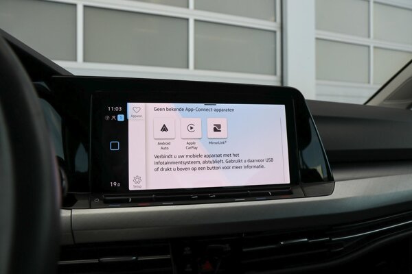 Apple Carplay/Android Auto Apple Carplay/Android Auto