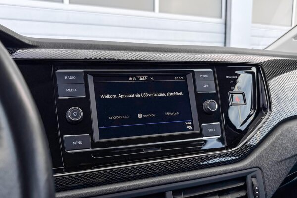 Apple Carplay/Android Auto Apple Carplay/Android Auto