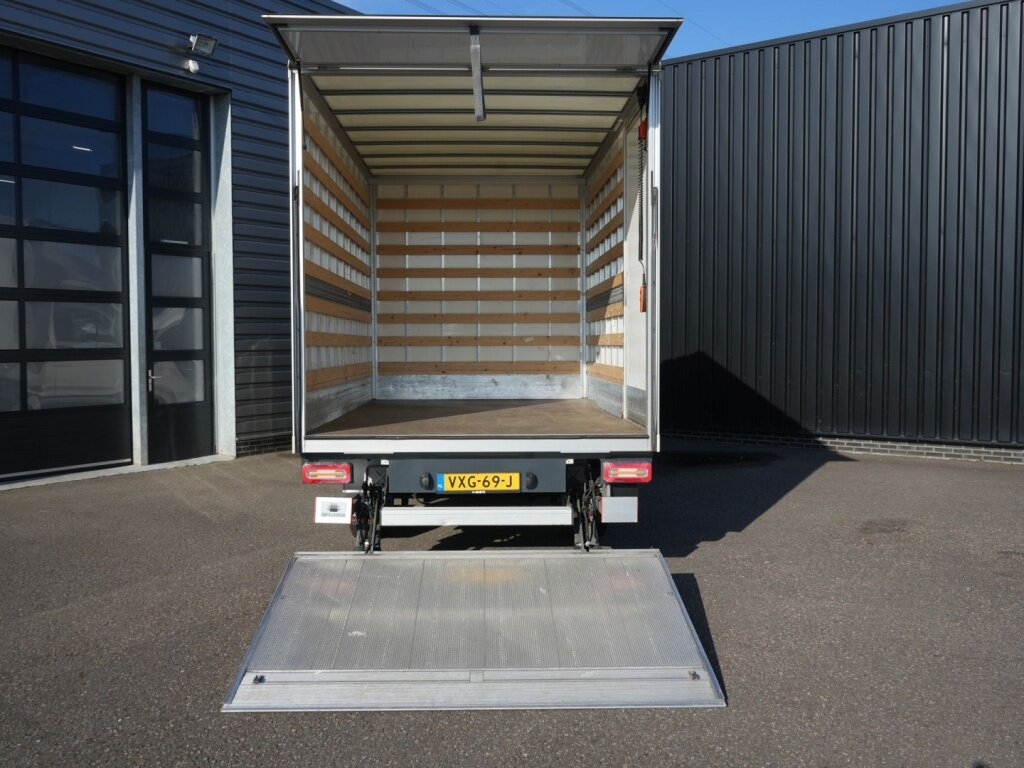 Volkswagen Crafter 35 2.0 TDI L3 EL 18m3 + Laadklep | Navigatie | Carplay | DAB - Afbeelding 4
