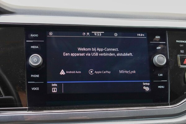 Apple Carplay/Android Auto Apple Carplay/Android Auto
