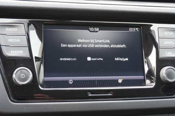 Apple Carplay/Android Auto Apple Carplay/Android Auto