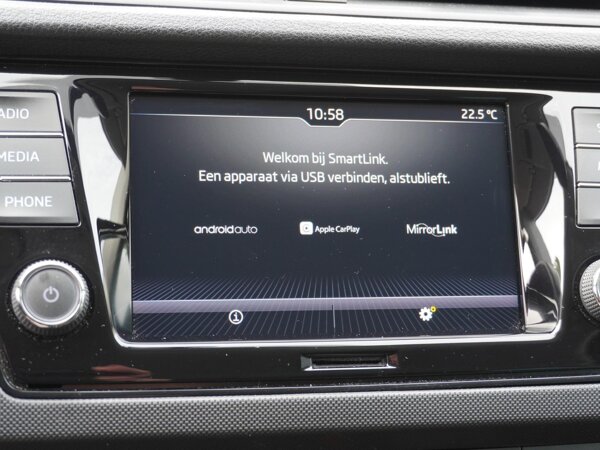 Apple Carplay/Android Auto Apple Carplay/Android Auto