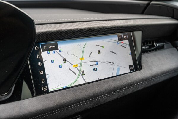 multimedia scherm passagier