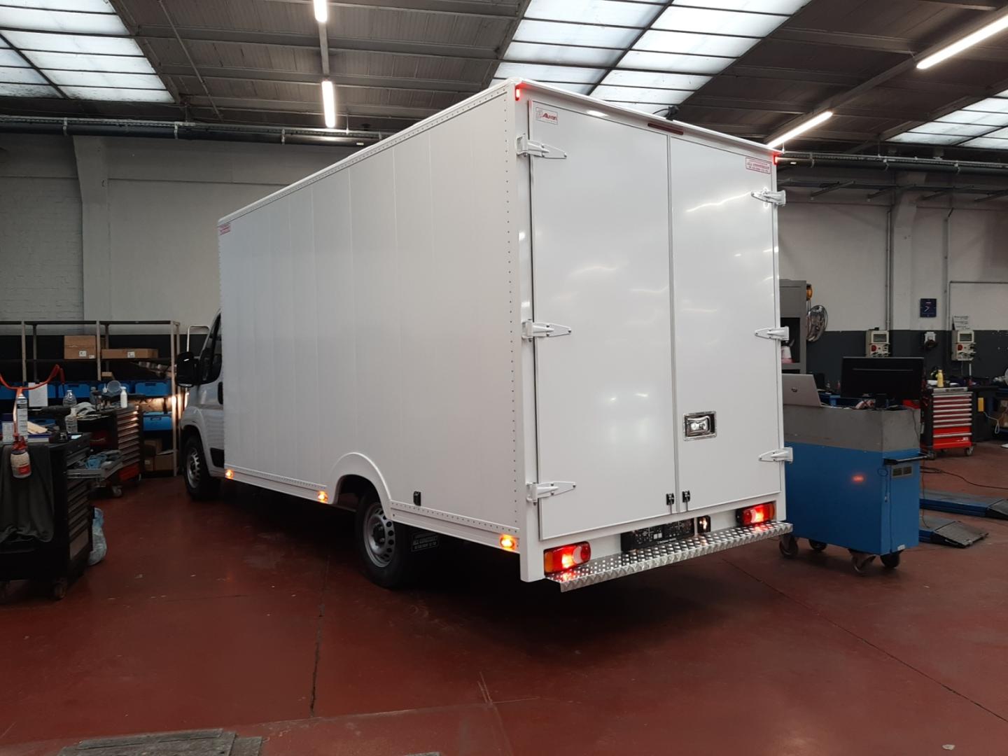 Opel Movano Movano Ready Gesloten Laadkast Aluminium op Platform Cabine 3500 Heavy L4 - 2.2 Turbo D S/S Euro VI-E 180 MT6 - Afbeelding 4