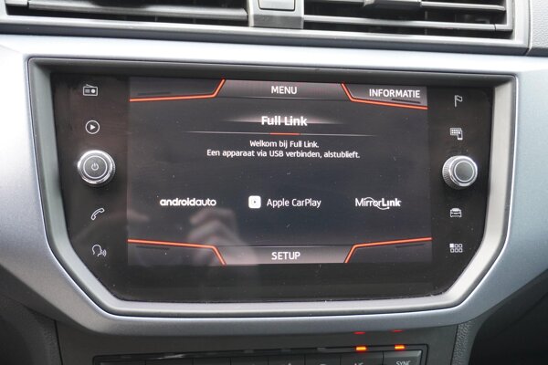 Apple Carplay/Android Auto Apple Carplay/Android Auto
