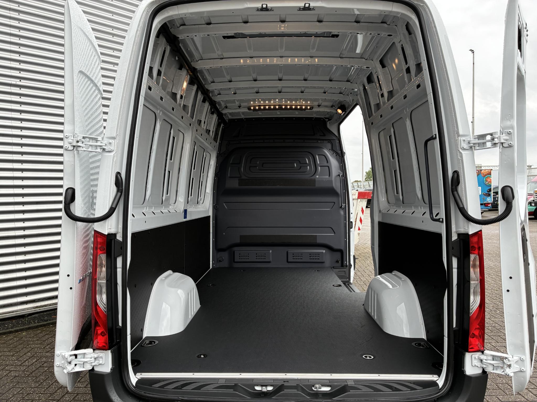 Mercedes-Benz eSprinter 320 L2 Pro-Edition 81kWh | 204pk | Wltp 313km - Afbeelding 2