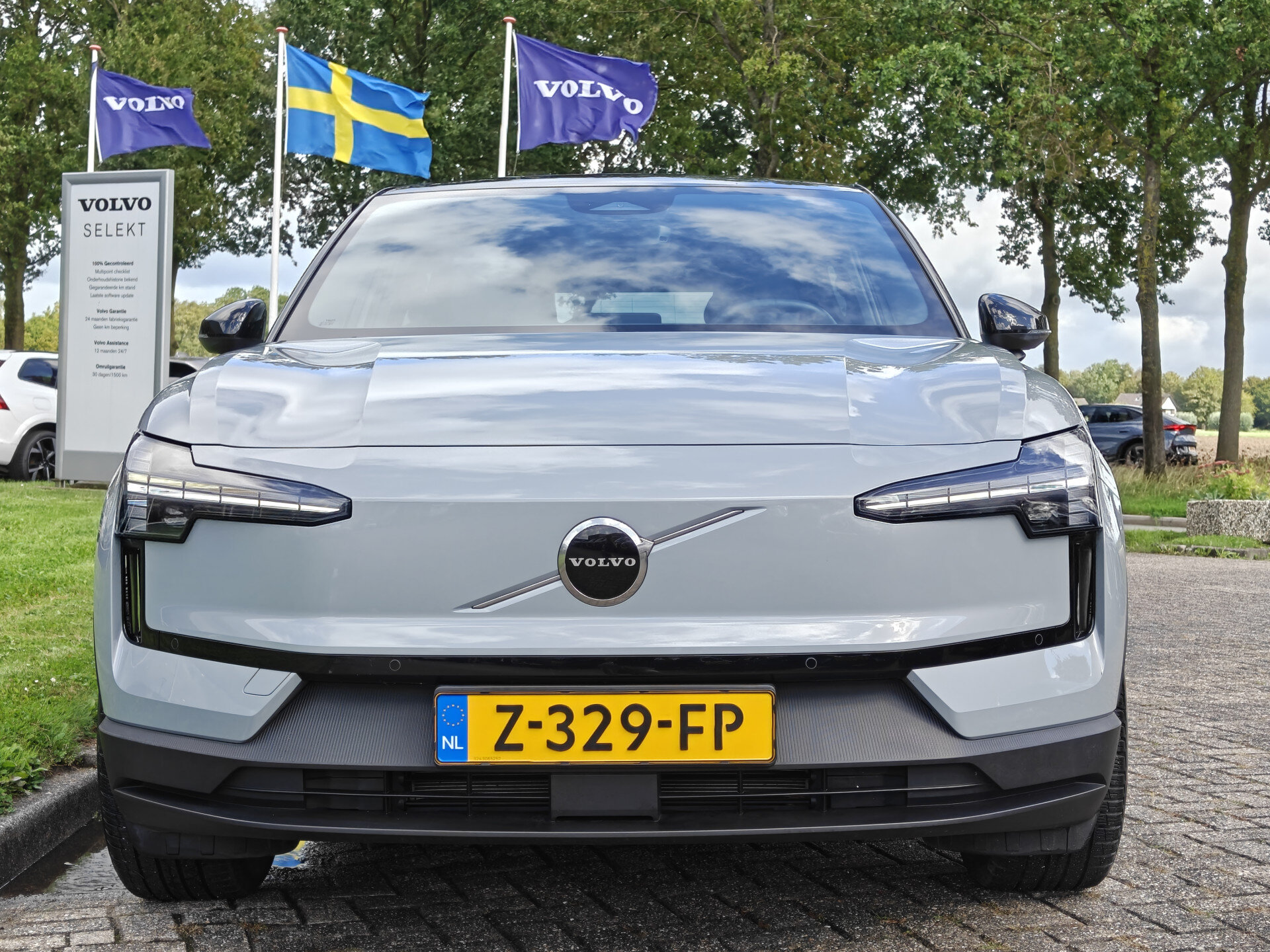 Volvo EX30 Extended Range 272PK Plus 69 kWh - Afbeelding 2