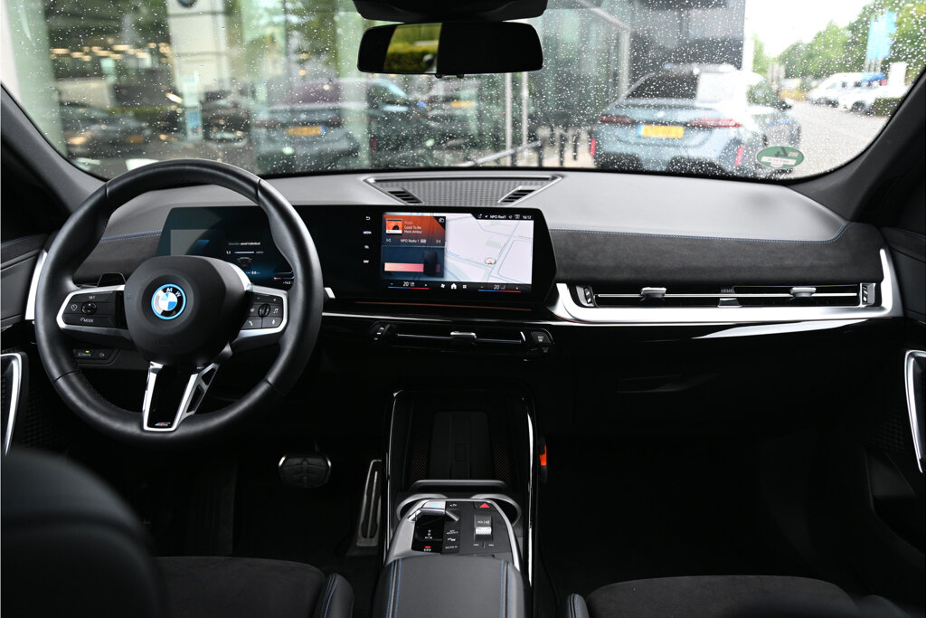 BMW iX2 4