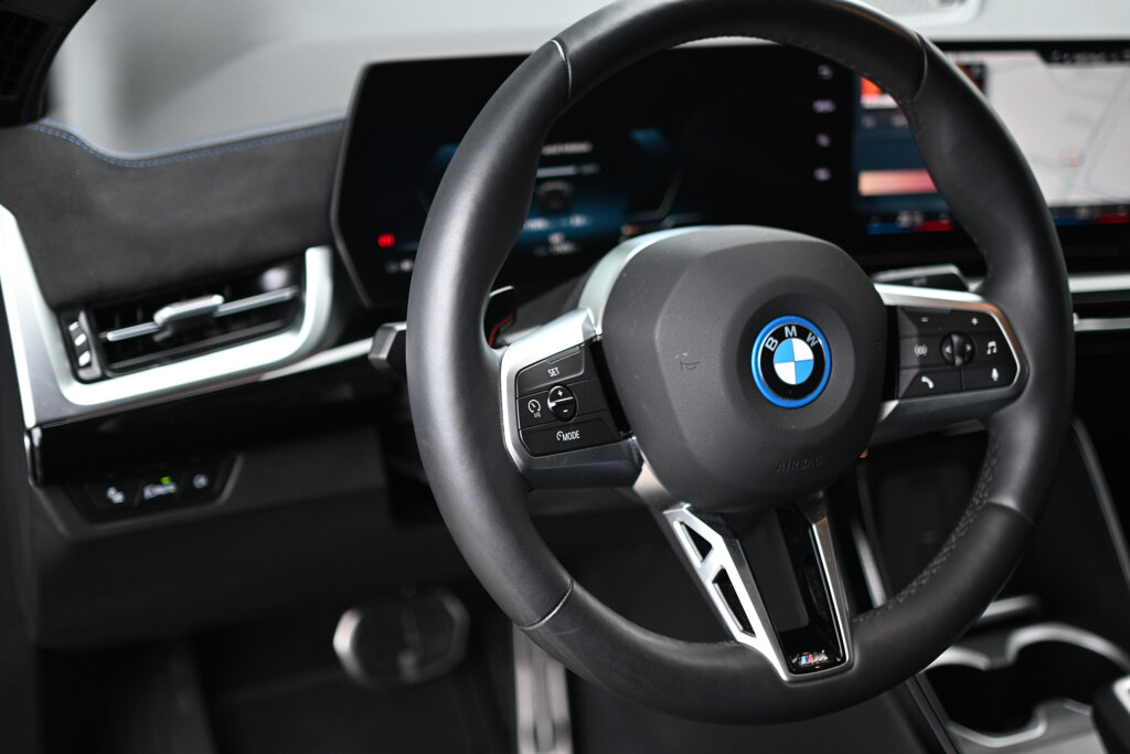 BMW iX2 16
