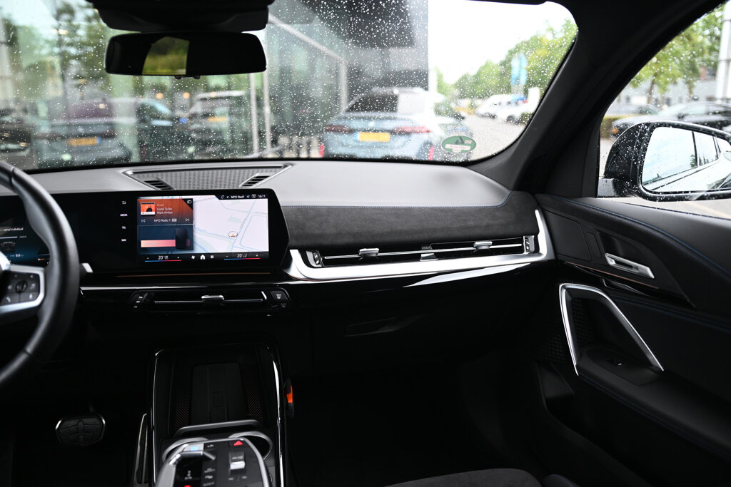 BMW iX2 21