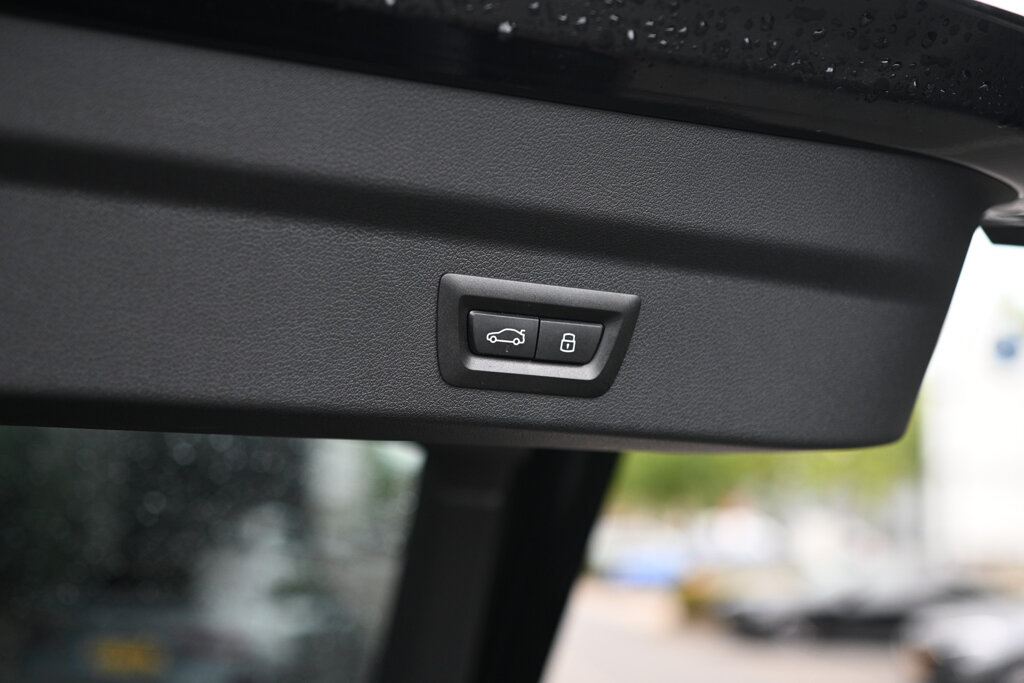 BMW iX2 23