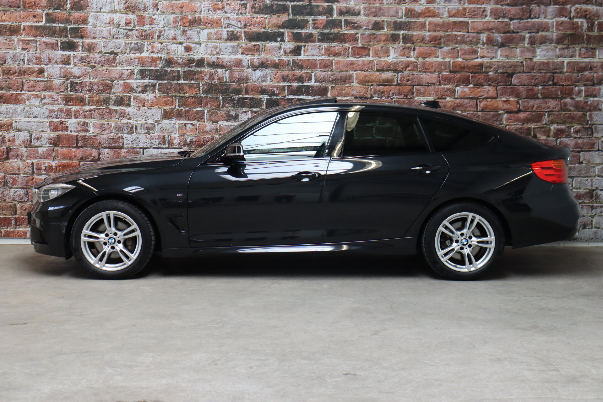 BMW 3 Serie Gran Turismo 335i xDrive High Executive M Sport Pakket Automaat - Afbeelding 3