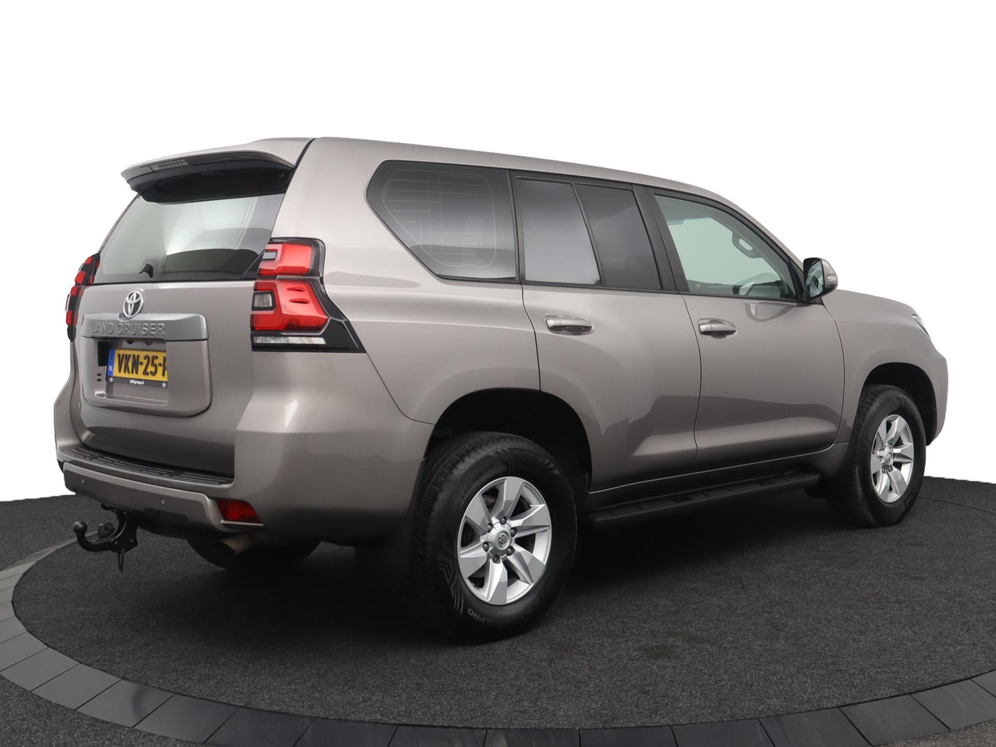 Toyota Land Cruiser 2.8 D-4D-F Challenger Window Van - Afbeelding 2