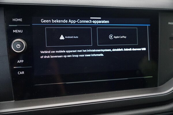 Apple Carplay/Android Auto Apple Carplay/Android Auto