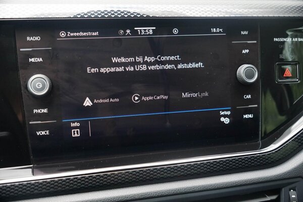 Apple Carplay/Android Auto Apple Carplay/Android Auto