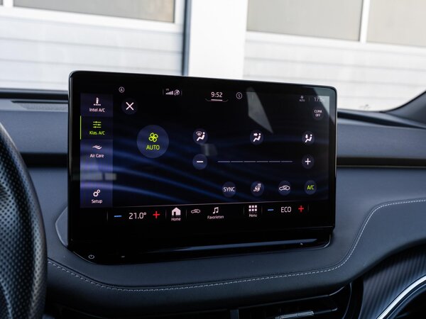 Apple Carplay/Android Auto Apple Carplay/Android Auto