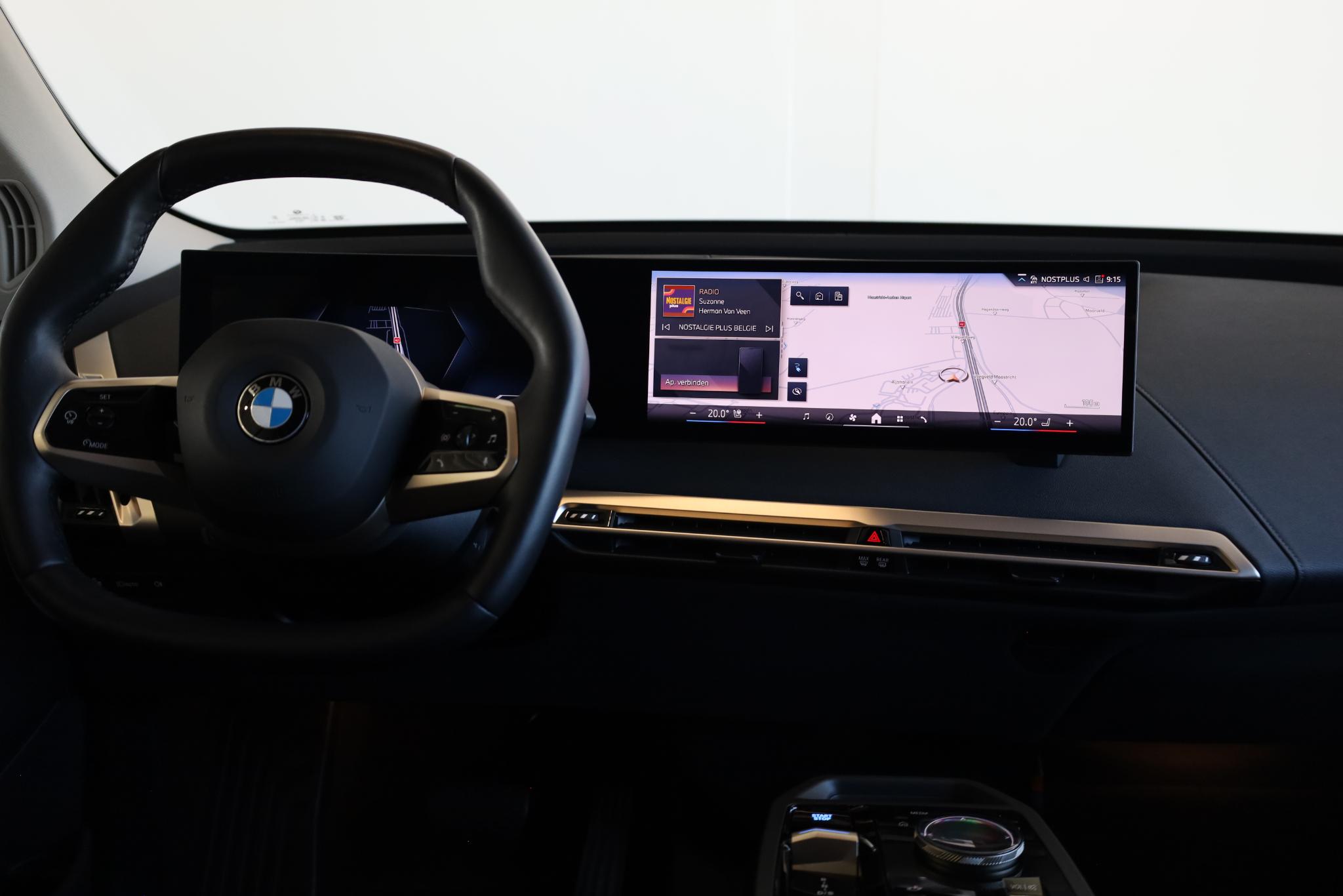 BMW iX