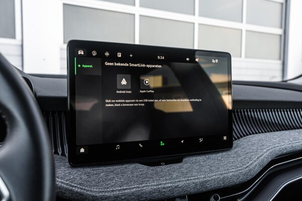Apple Carplay/Android Auto Apple Carplay/Android Auto