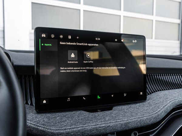Apple Carplay/Android Auto Apple Carplay/Android Auto