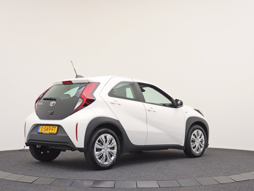 Toyota Aygo X 1.0 VVT-i MT Play | Carplay | All-seasons - Afbeelding 2