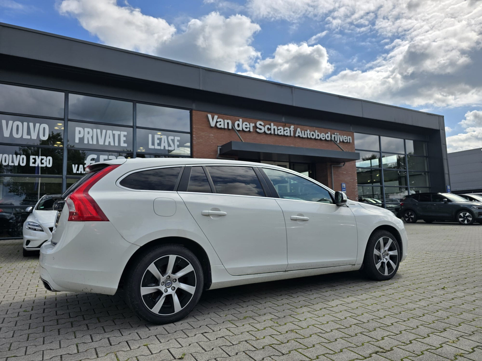 Volvo V60 2.4 D6 AWD Plug-In Hybrid Summum - Afbeelding 3