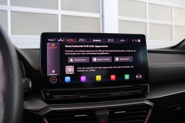Apple Carplay/Android Auto Apple Carplay/Android Auto