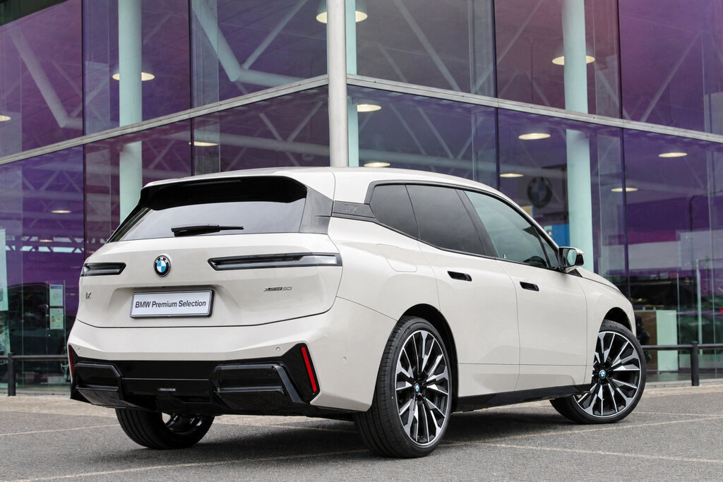 BMW iX 2