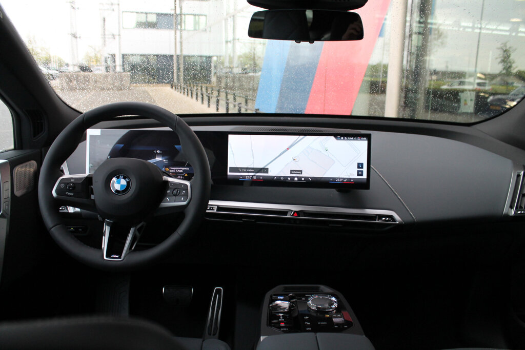BMW iX 13