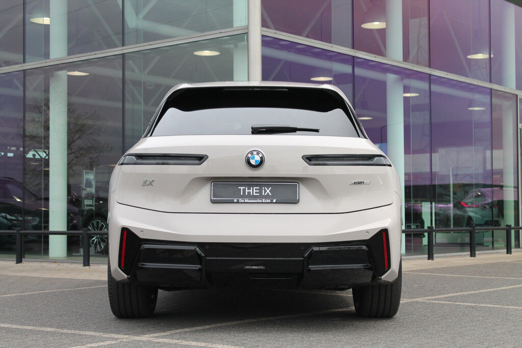 BMW iX 27