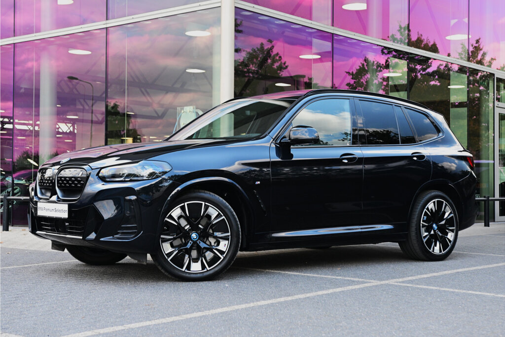 BMW iX3 1