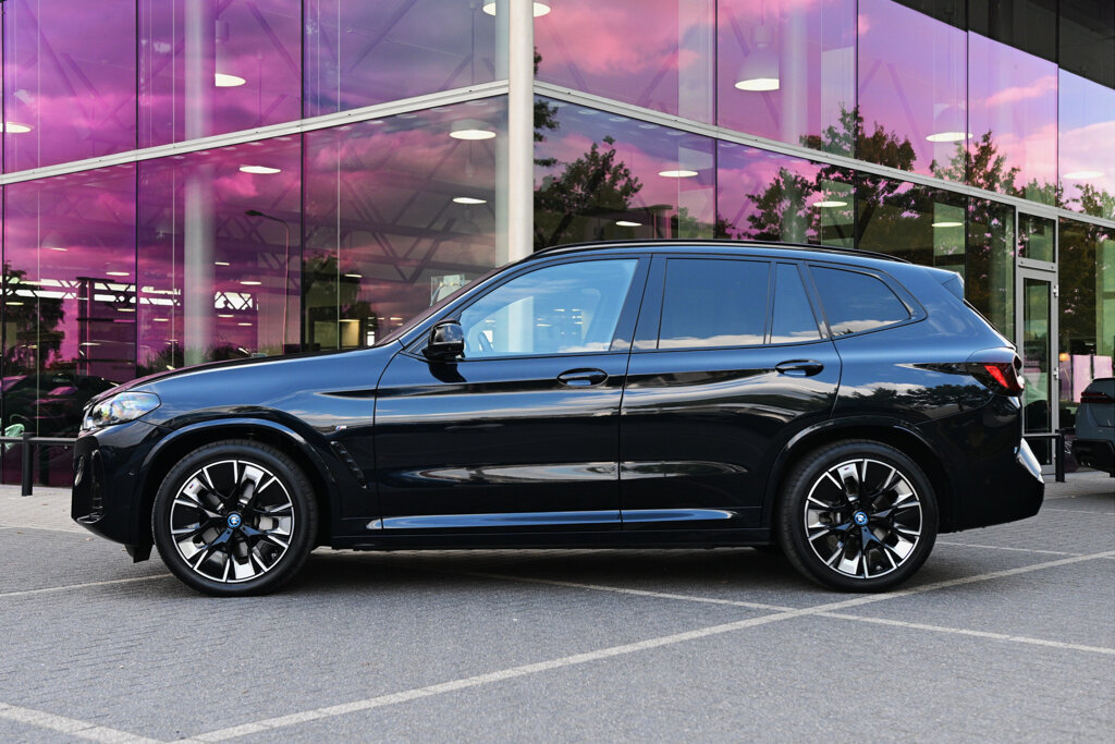 BMW iX3 5