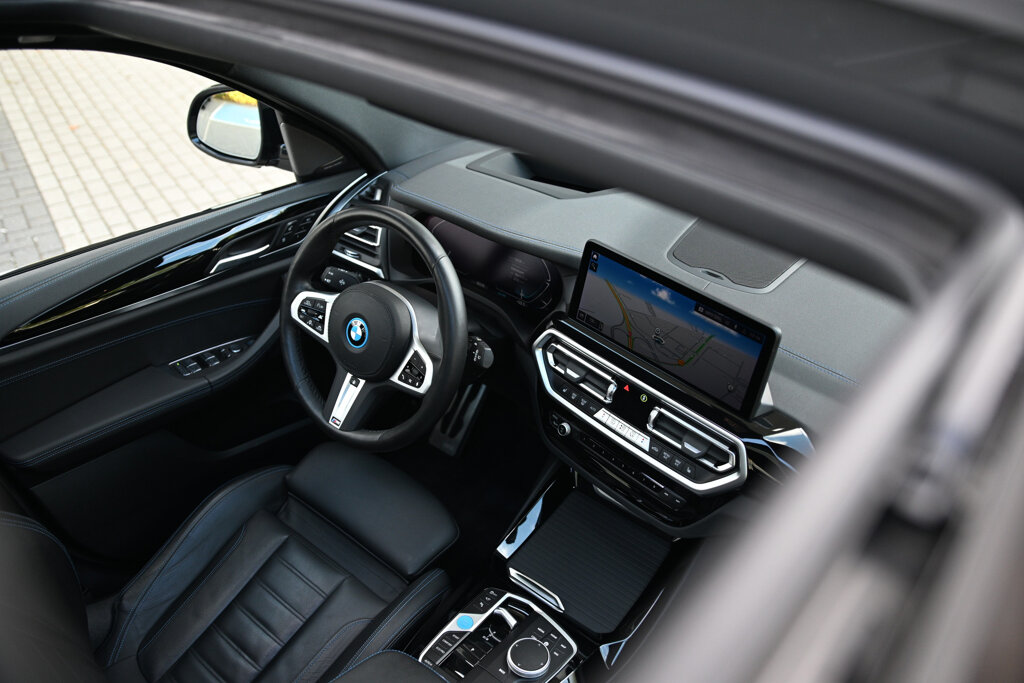 BMW iX3 6