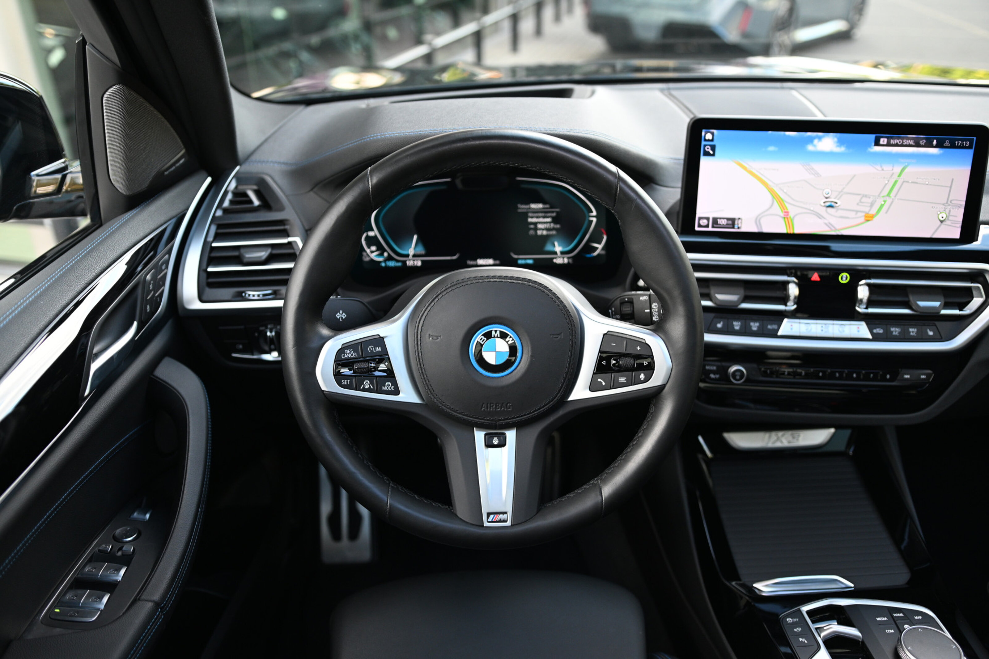 BMW iX3 8