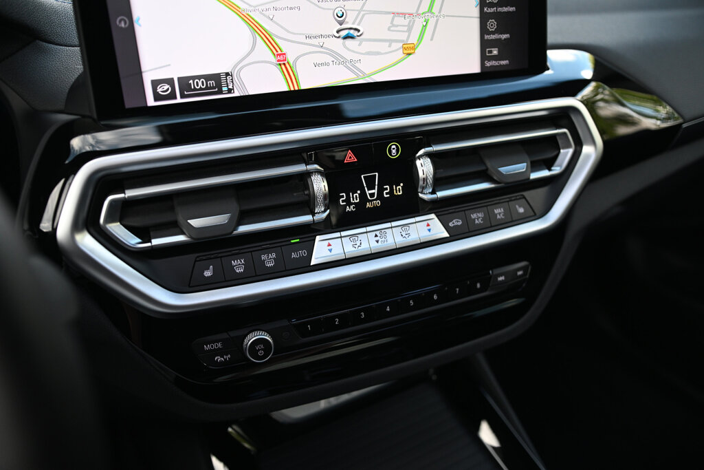 BMW iX3 12