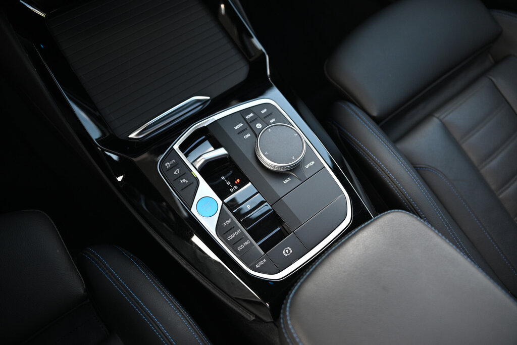 BMW iX3 14