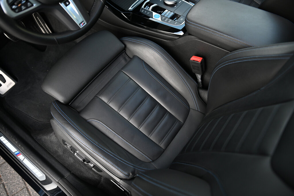 BMW iX3 27