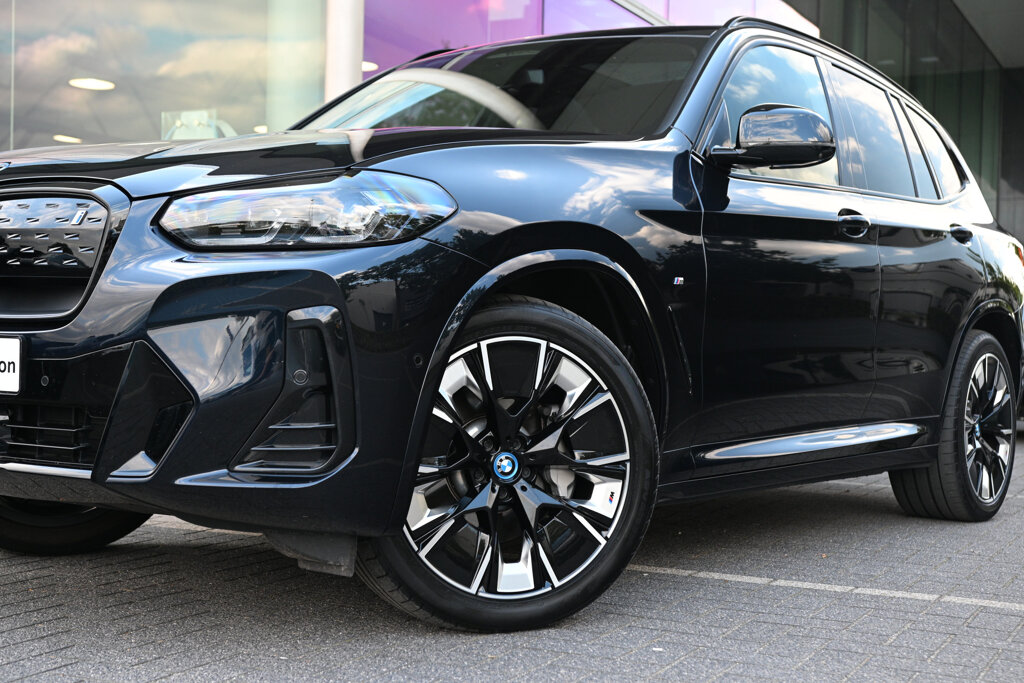 BMW iX3 28