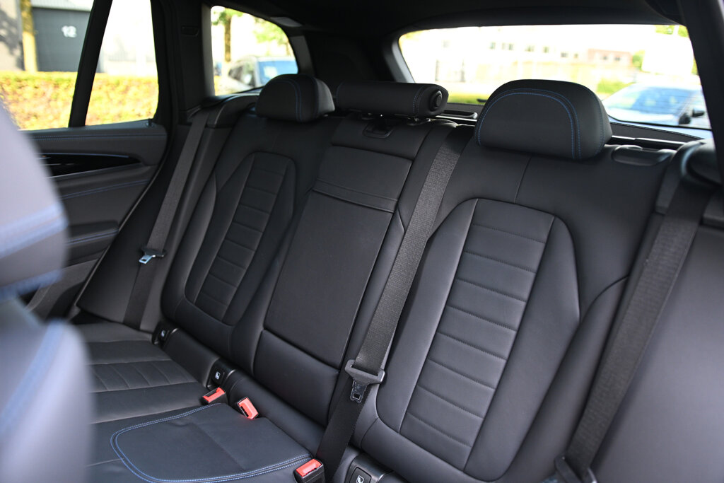 BMW iX3 29