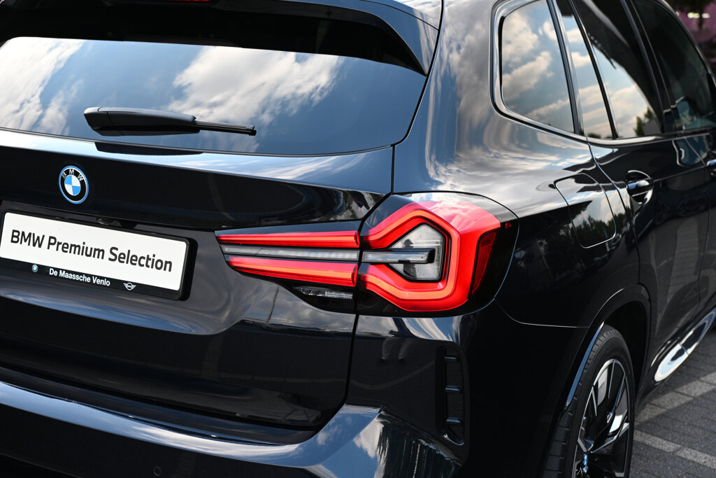 BMW iX3 35